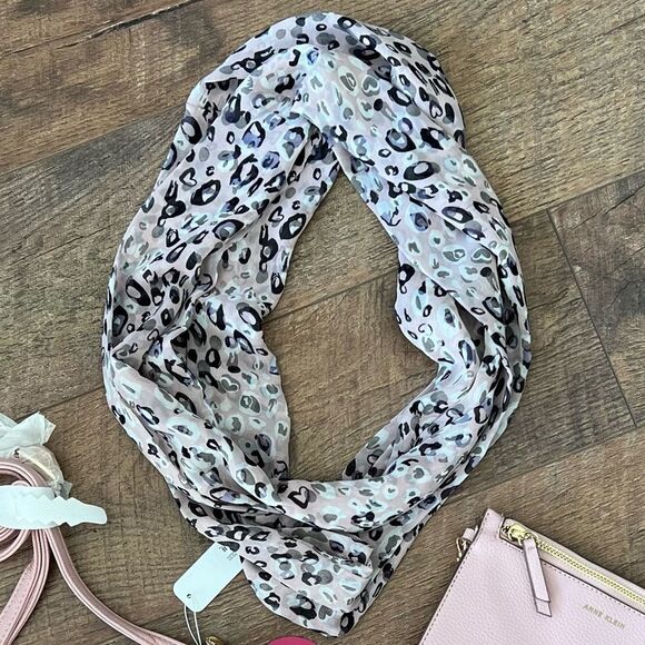 😊 3/$30 
Anne Klein Wristlet, Pretty Pink 3pcs: Scarf & Crossbody NWOT - Picture 6 of 11